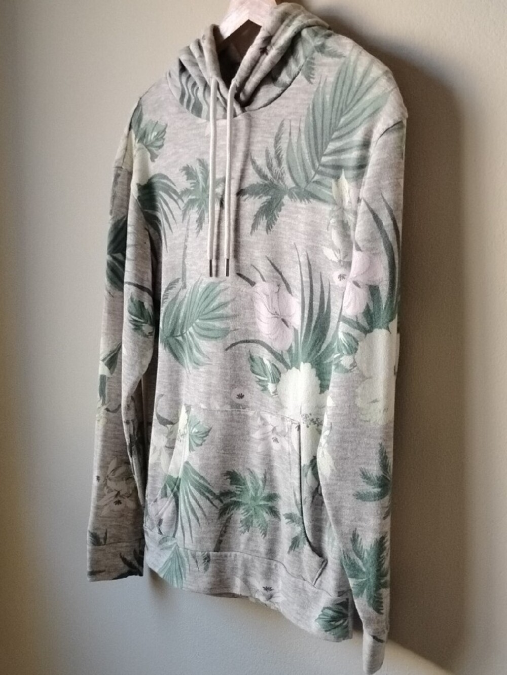 Original Use Size S Gray Crewneck Hoodie with Green Tropical Print - Picture 2 of 15